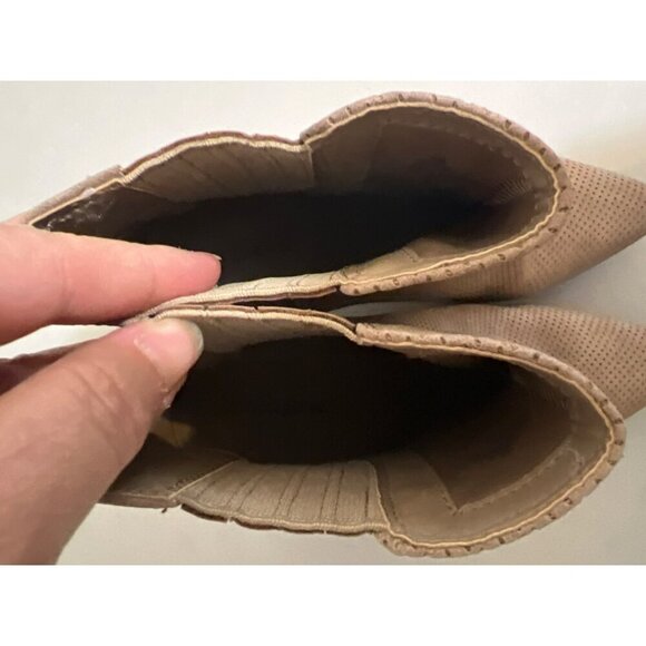 Indigo Rd Tan Stacked Heel Perforated Ankle Boot Bootie Pointed Toe Sz 8M - Picture 5 of 6